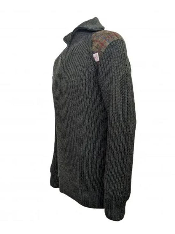 Grobstrickpullover mit Viertelreißverschluss (5 Gauge) und Harris-Tweed-Einsätzen, moosgrün