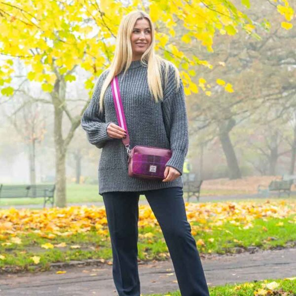 Harris Tweed Kameratasche in Lila-Karo