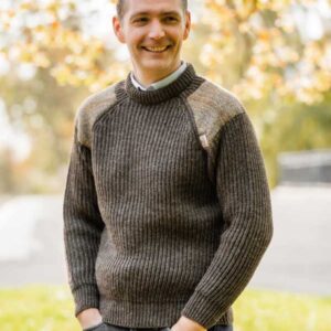 Grobstrickpullover mit Rundhalsausschnitt und Harris-Tweed-Einsätzen, Dunkelgrau, Walisisch