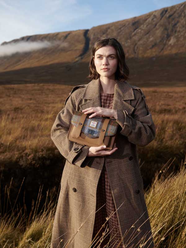 Harris Tweed Clutch, The Leather Medium Satchel, Islander, Kastanienblaues Tartan