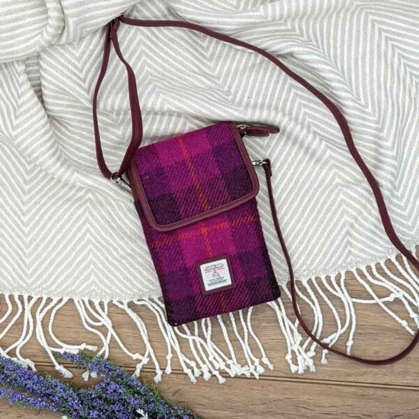 Harris Tweed Mini-Umhängetasche in Lila-Karo