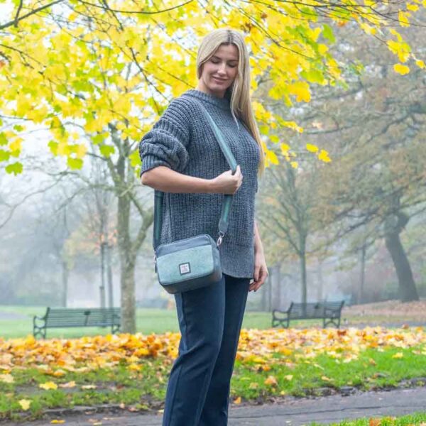 Harris Tweed Kameratasche in Türkis-Fischgrätmuster