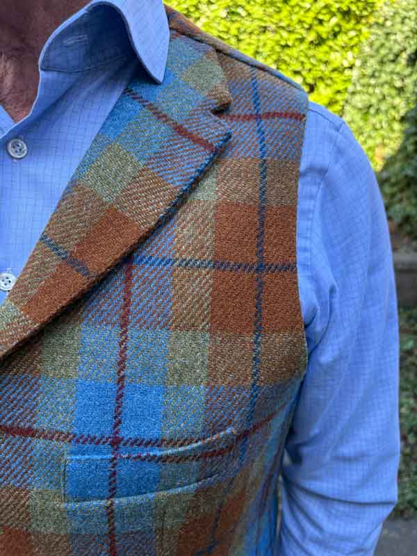 Harris Tweed Weste ''Wales'' In Gold Tartan