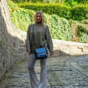 Harris Tweed Highland Messenger Bag in Himmelblau