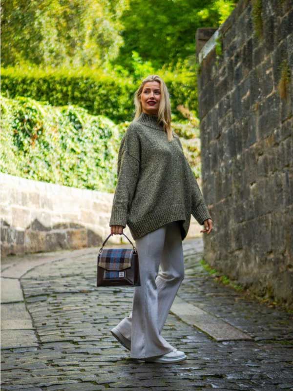 Harris Tweed Highland Messenger Bag in Blau/Braun kariert