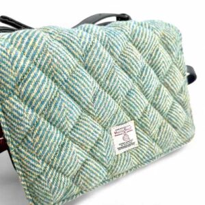 Harris Tweed Stepp-Schultertasche in Türkis-Fischgrätmuster