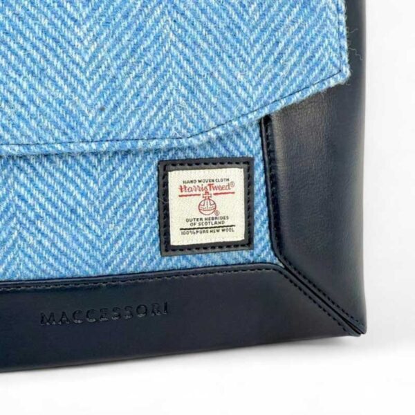 Harris Tweed Highland Messenger Bag in Himmelblau