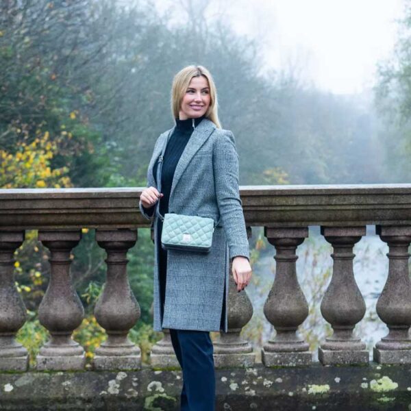 Harris Tweed Stepp-Schultertasche in Türkis-Fischgrätmuster